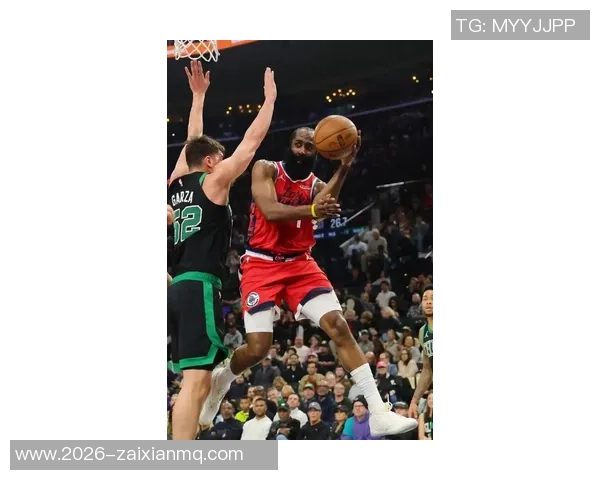 杰伦布朗轻松发挥仅用25分钟便斩获19分6篮板6助攻的精彩表现