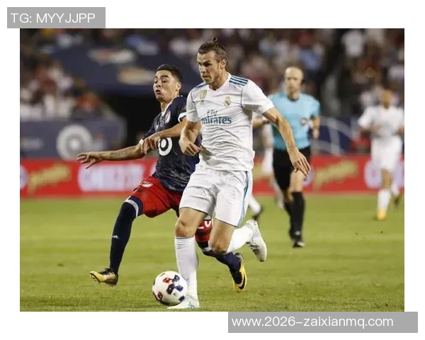 麦肯尼禁区内犹豫不决被断球错失良机 麦肯尼禁区内犹豫不决被断球错失良机